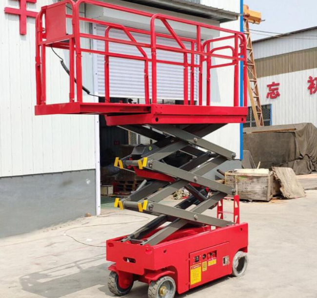 前进移动剪叉式升降机